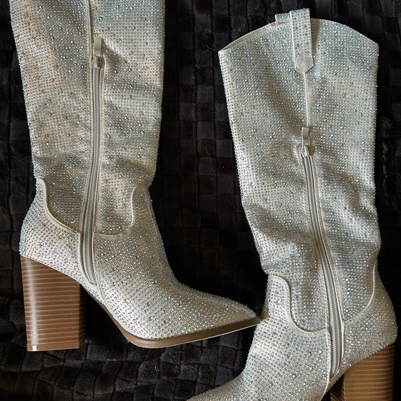 Silver Rhinestone bling Boots. Women’s size 5.5 - Picture 2 of 4